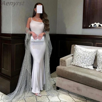 Бели сатенени абитуриентски рокли с тюл шал спагети каишка русалка вечерна рокля елегантен етаж дължина официална парти рокля за жени